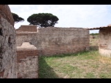 04425 ostia - regio i - insula xiv - terme del bagnino buticosus (i,xiv,8) - raum hinter raum (11) von norden - bli ri westen - 09-2023.jpg